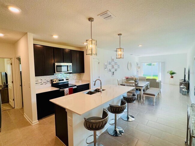 Foto del edificio - 439 Cool Summer Ln