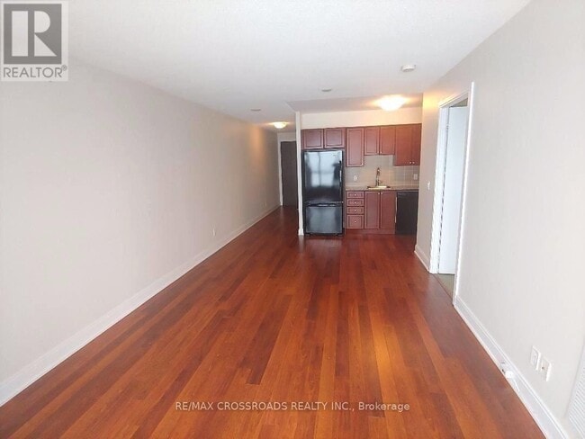 Building Photo - 125 Village Green Square