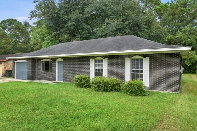 Building Photo - 5707 Eastwood Dr