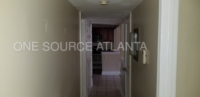 Building Photo - 1090 Hollywood Rd NW