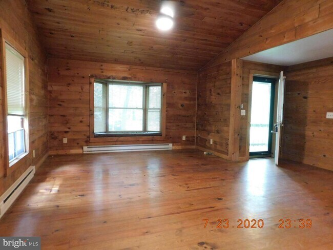 Building Photo - 2040 Parish Rd