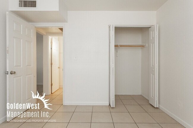 Foto del edificio - Single Level Spacious 2Bdm 1Ba Apartment i...