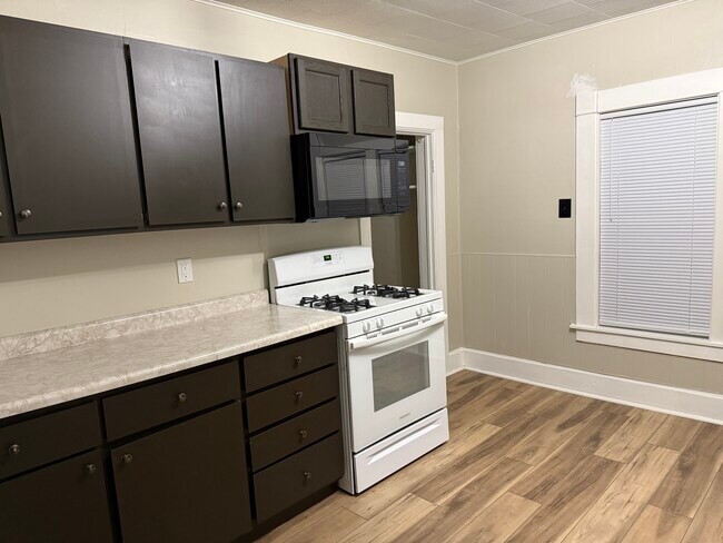 Microondas nuevo con ventilador/extractor de recirculación. - 377 Ellis St