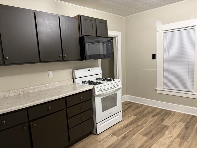 New Microwave with Recirc Fan/Vent - 377 Ellis St