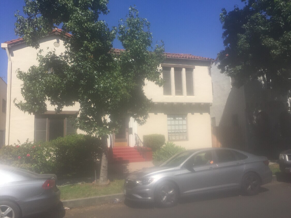 Foto principal - 353 N Orange Grove Ave