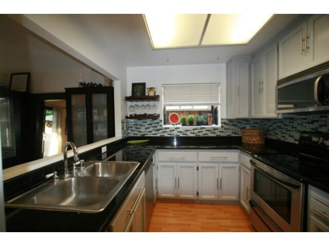 Kitchen - 27 Jacklin Cir