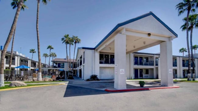 Building Photo - 4950 S Outlet Center Dr