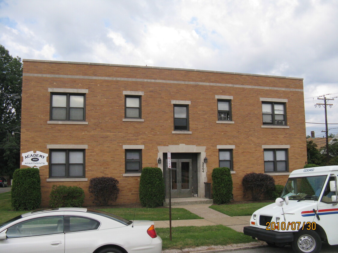 Primary Photo - 3004 State St