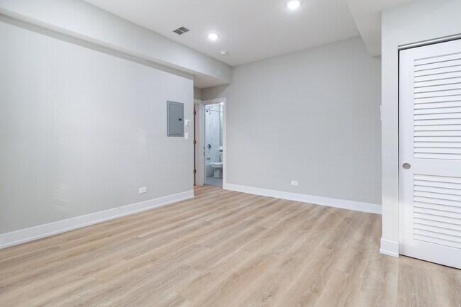 Foto del edificio - 437 W Belden Ave