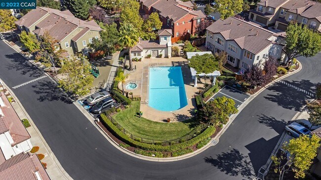Foto del edificio - 202 Plumpointe Ln