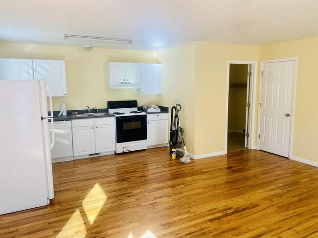 Foto del edificio - 1 Brad St