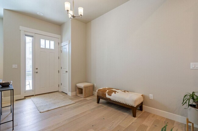 Foto del edificio - 8479 Cromwell Dr