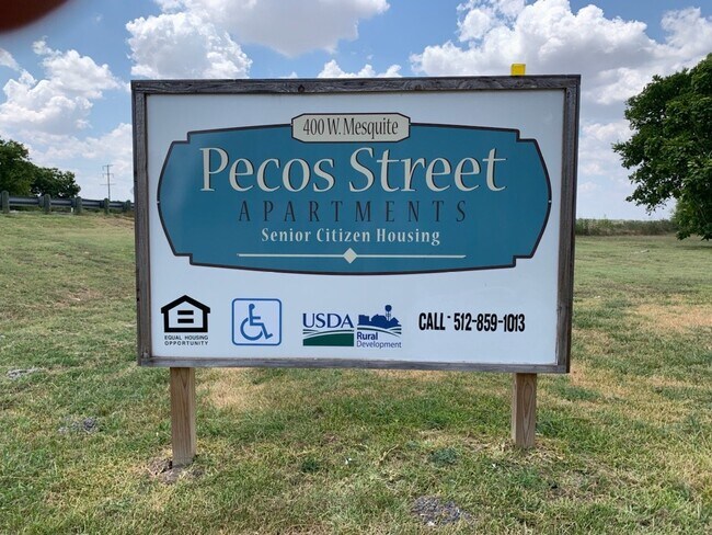 Foto del edificio - 400 W Mesquite