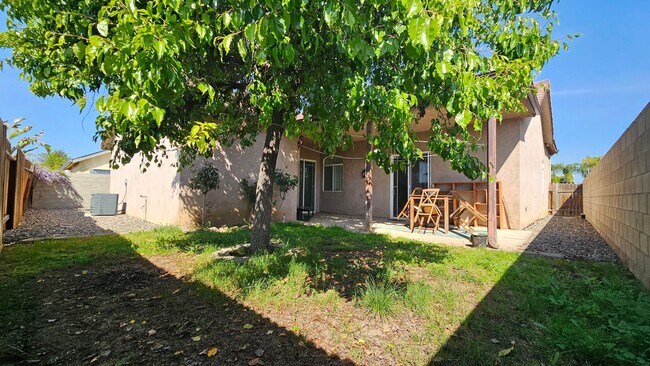 Foto del edificio - Luxurious Home in North Bakersfield 3 BD 3 BA