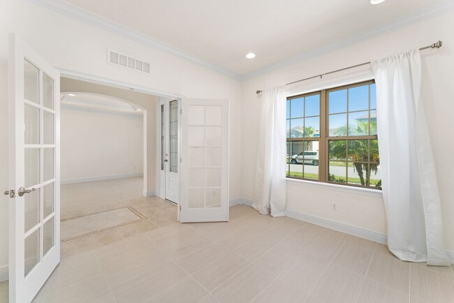 Foto del edificio - Spacious, Like-New 5/3.5 Home with 3-Car G...