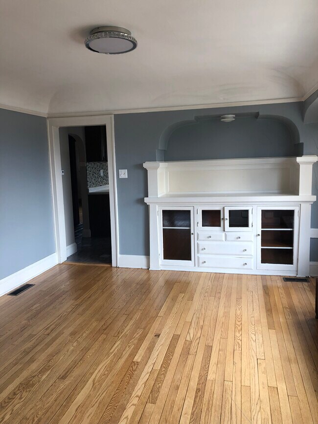 4648 S Kansas Ave, Saint Francis, WI 53235 Townhome Rentals in Saint