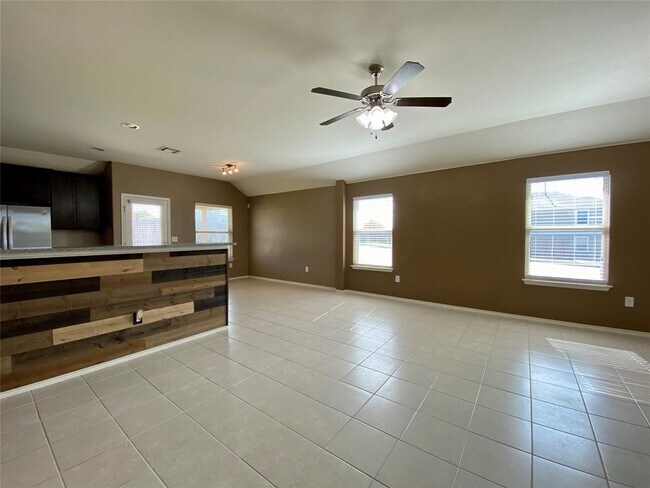 Foto del edificio - 466 Eagle Brook Ln