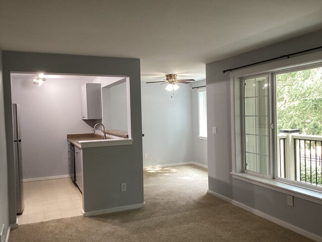 Foto del edificio - Welcome Home to Comfort & Convenience in E...