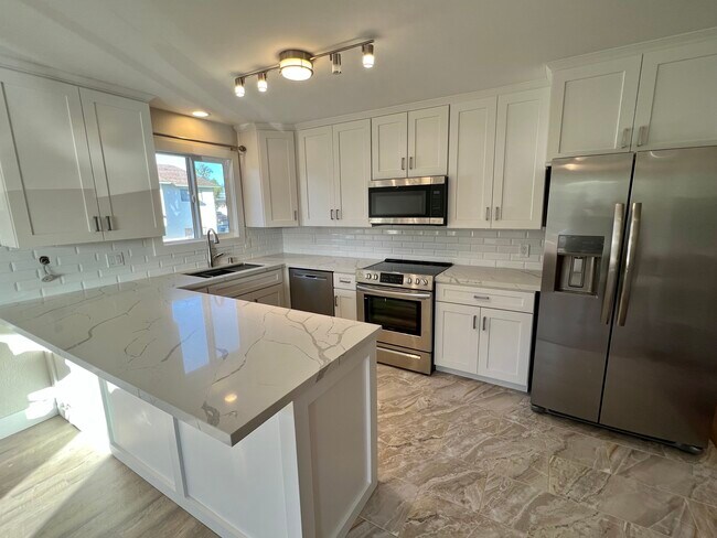 Building Photo - 1222 Alturas Rd
