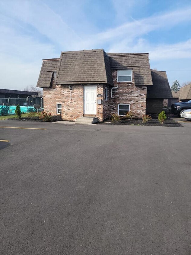 Foto principal - 658 S Roberts Ave
