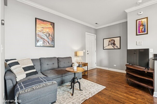 Foto del edificio - 743 W Cornelia Ave