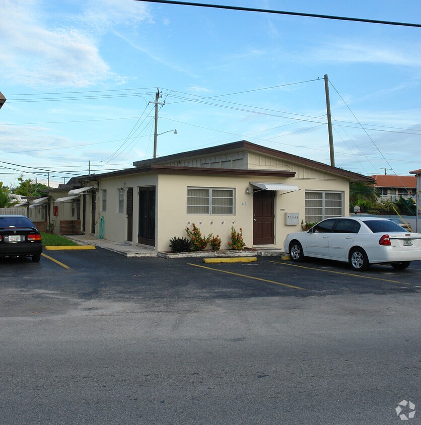 Foto del edificio - 2101-2105 Miami Rd