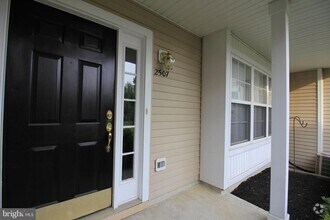Building Photo - 2507 Saxony Dr