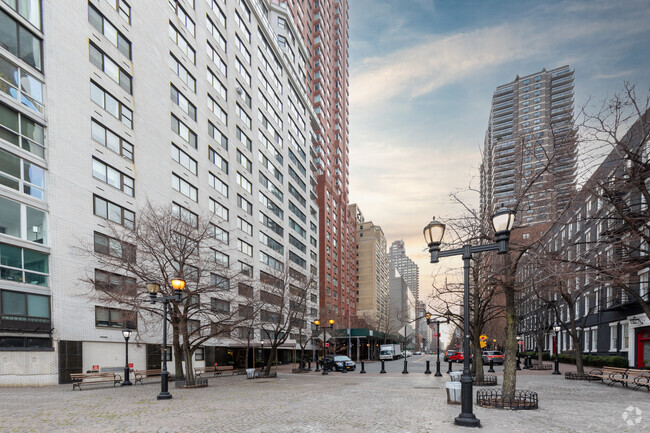 Building Photo - The Belaire