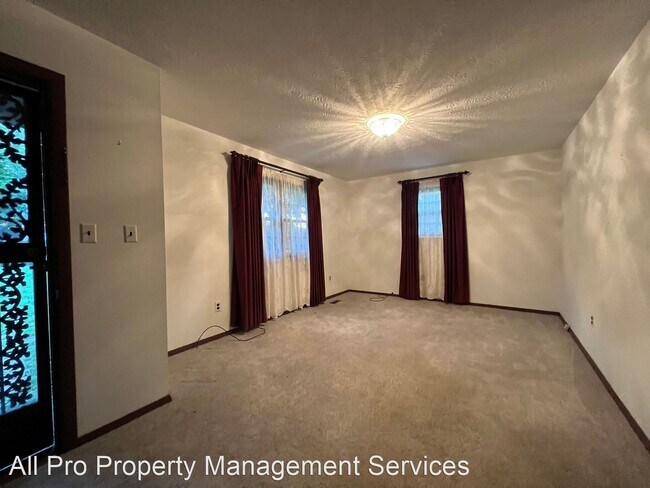 Building Photo - 3 br, 2 bath House - 1809 Ridgecrest Drive