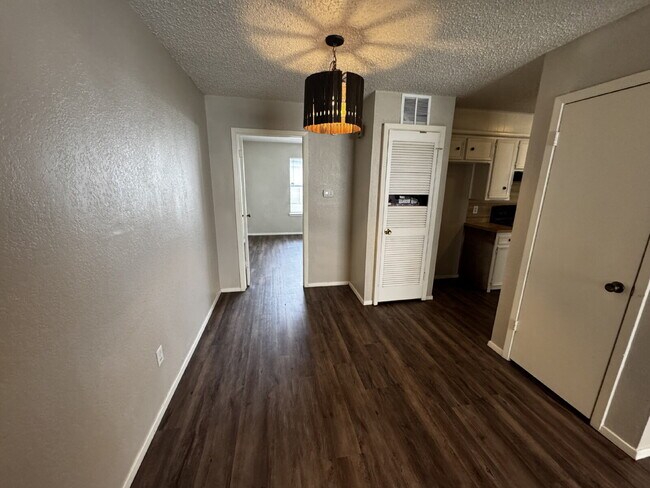 Foto del edificio - Beautiful One Bedroom Quadruplex on Cul-de...