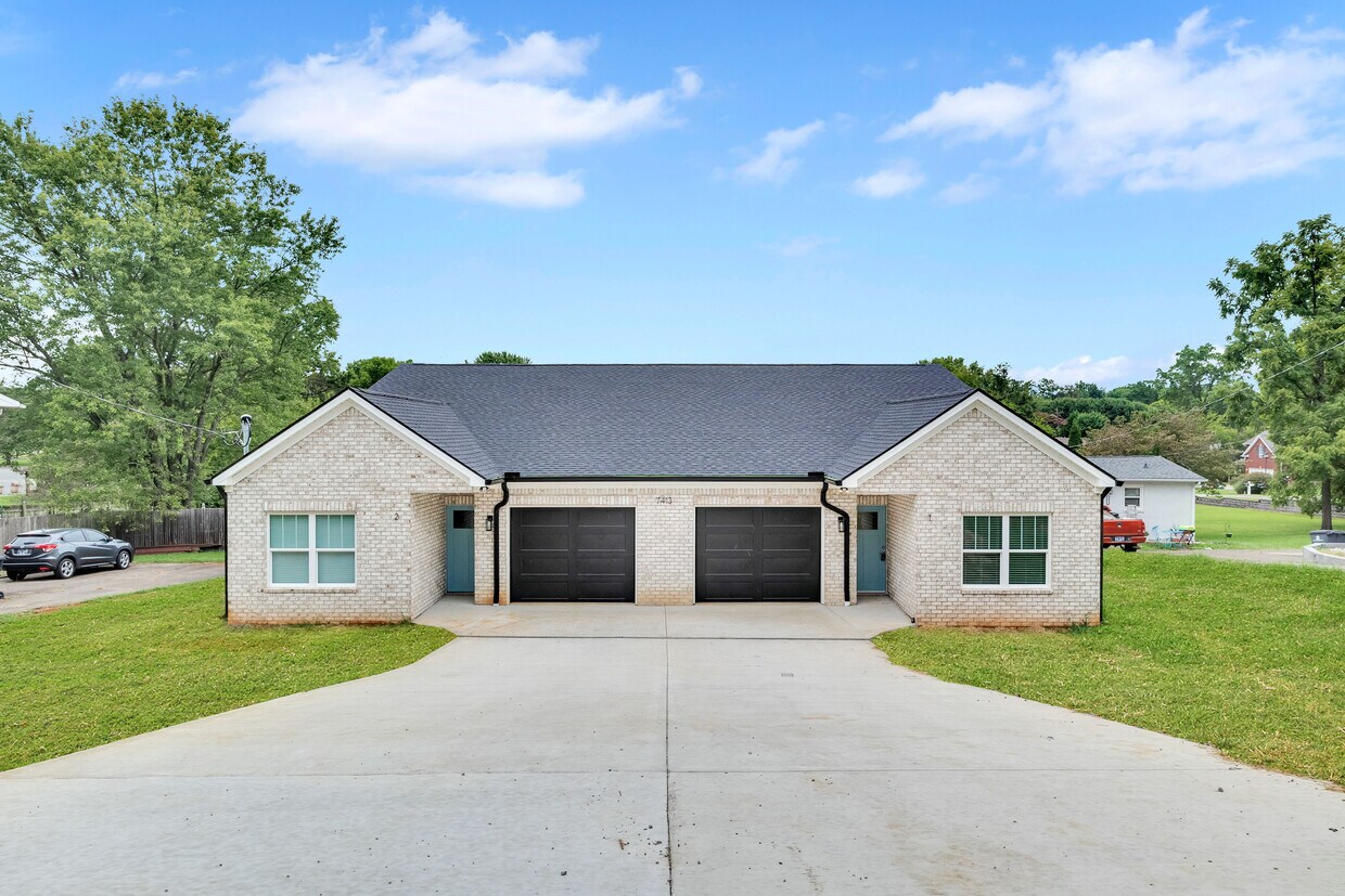 Foto principal - 7413 Westridge Dr