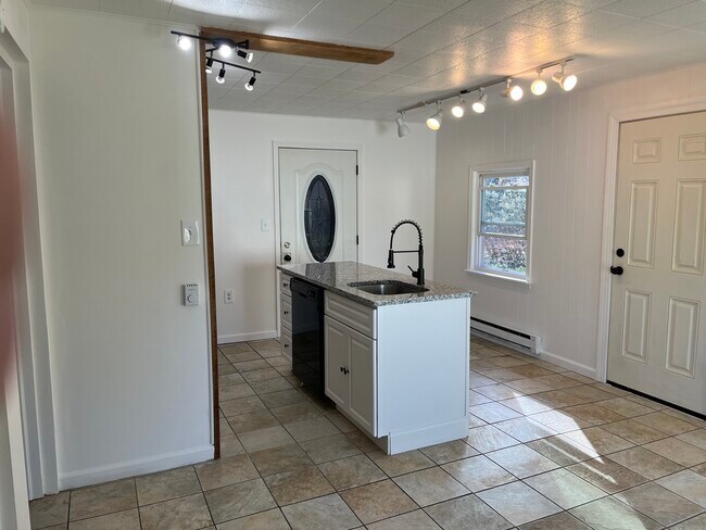 Building Photo - 934 Gravel Pike