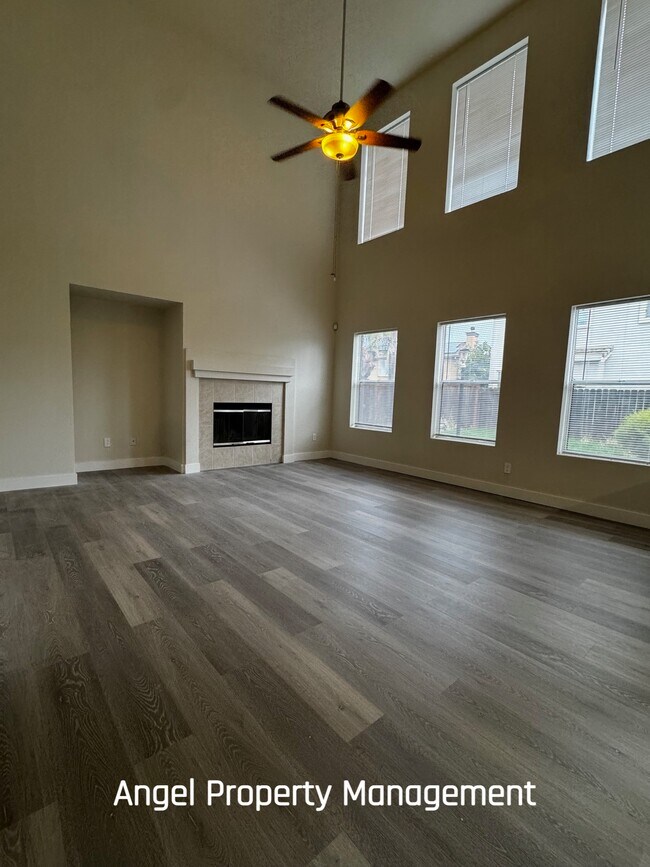 Foto del edificio - 1168 Oak Haven Way