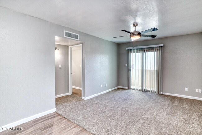 Foto del edificio - 5225 E Thomas Rd