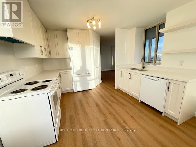 Photo du bâtiment - 1300 Islington Ave