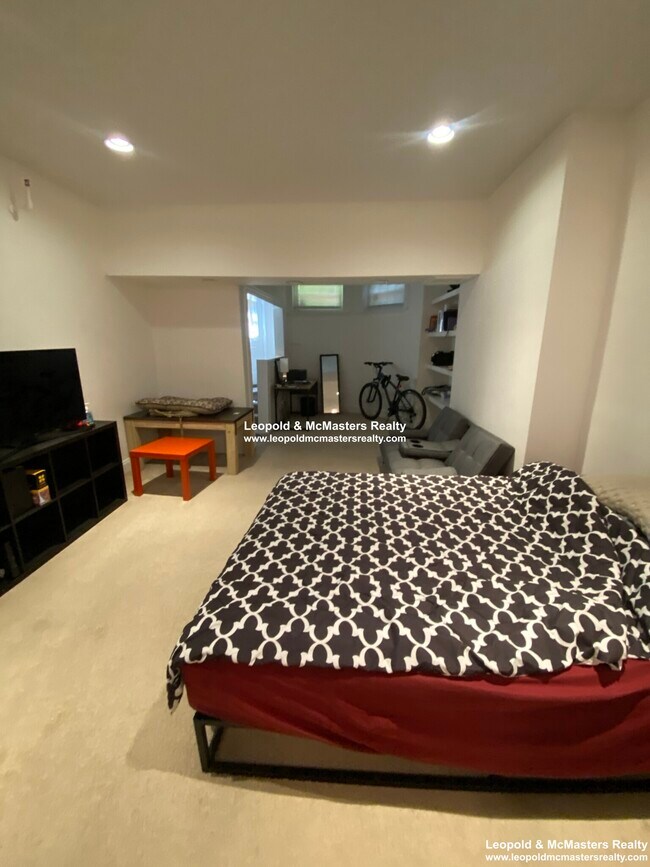 Foto del edificio - 379 Commonwealth Ave