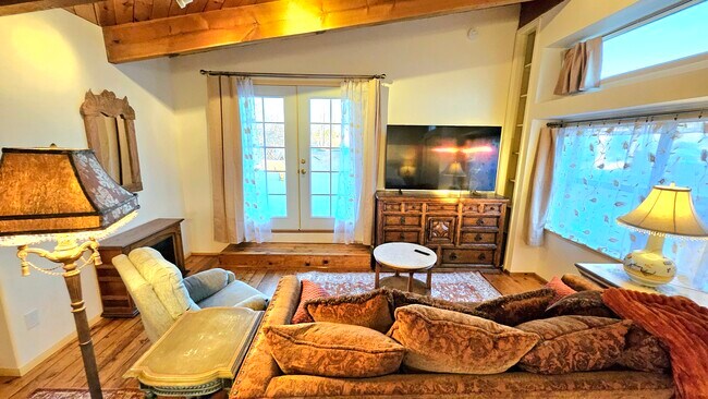 Foto del edificio - 409 La Joya Rd