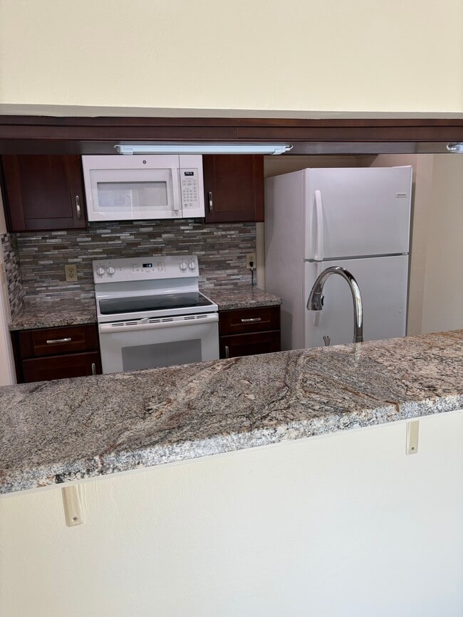 Building Photo - 22462 Salem Ave