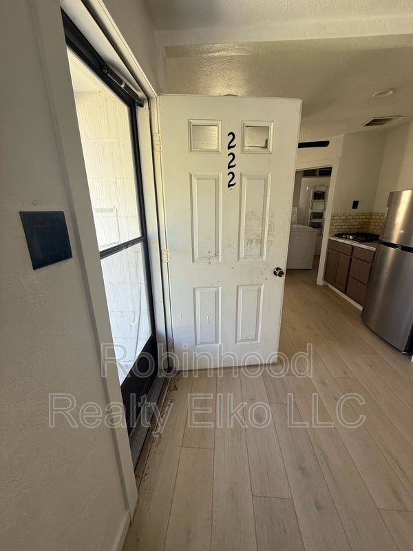 Building Photo - 222 W Cedar St