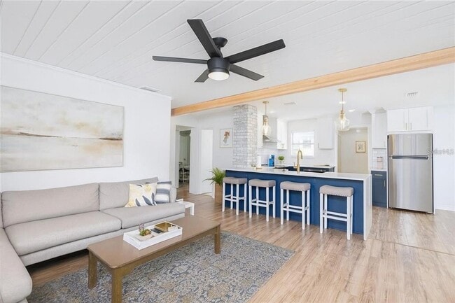 Building Photo - 1221 E Ida St