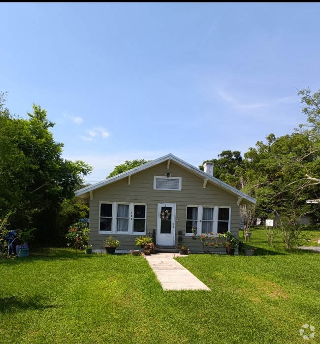 Building Photo - 308 W Smith Ave
