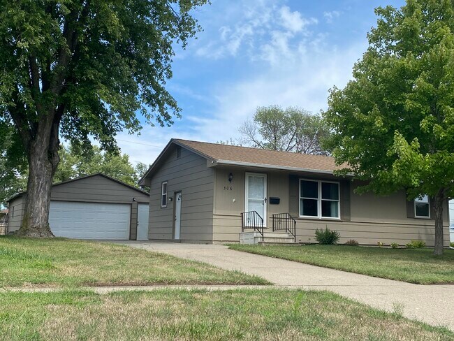 Front of House - 306 NE 7th St