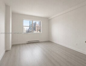 Building Photo - 400 Kings Point Dr