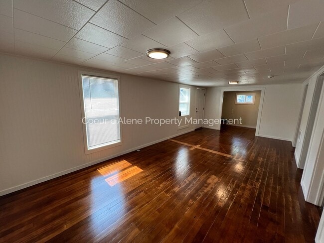 Building Photo - 2 bed, 1 bath in great Mid Town location!