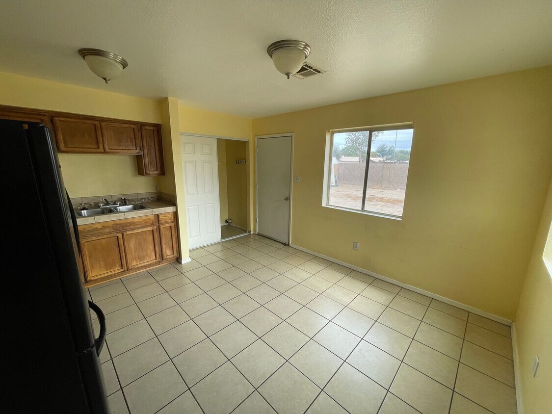 Building Photo - Single Family Home with large yard near Ci...