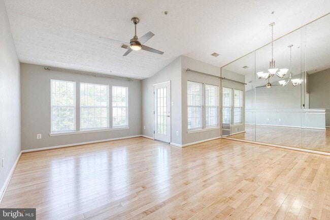 Building Photo - 3021 Hunting Ridge Dr