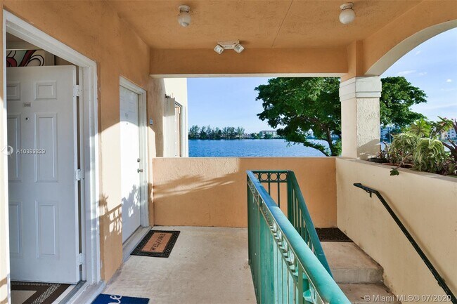 Foto del edificio - 8320 NW 103rd St