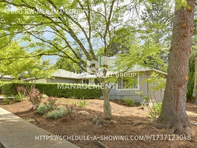 Building Photo - Updated NW Portland Home Close to Nike, In...