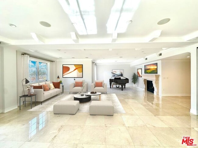 Building Photo - 208 S Lasky Dr