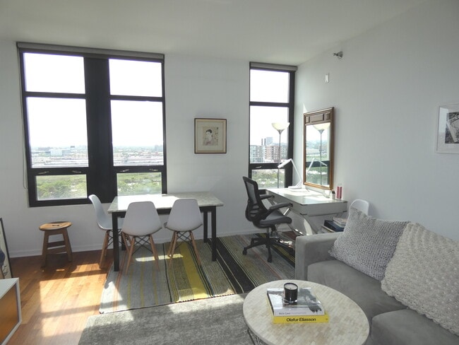 Building Photo - 1255 S State St